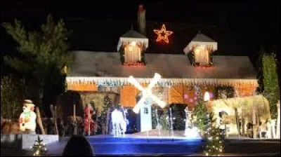Cette maison est à voir à Saint-Nicolas-de-Bourgueil. Commune en Touraine angevine, connue pour son vignoble, elle se situe en région ...