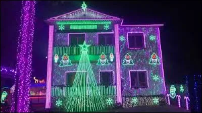 Pour ceux qui aiment le rose et le vert, les illuminations de Mouans-Sartoux les combleront. Ville azuréenne, dans l'agglomération Grassoise, elle se situe dans le département ...
