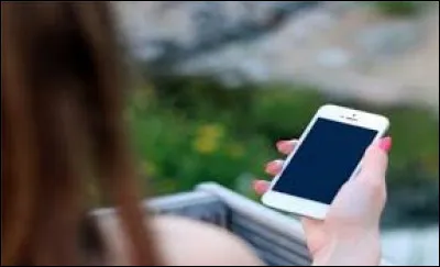 Ton ami(e) t'a envoyé une photo de lui / d'elle. Un seul problème, il / elle a une tête hideuse ! Rappel : elle / il n'a pas fait exprès de faire cette tête ! Ce n'est pas une grimace. Que vas-tu répondre ?