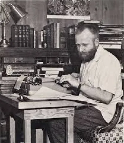 Quel écrivain est l'auteur du roman nommé "Dune" ?