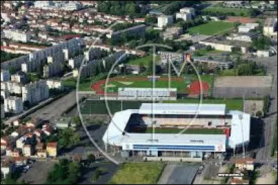 Voici une vue a&eacute;rienne de Tomblaine (et son stade Marcel Picot). Ville de la m&eacute;tropole du Grand Nancy, elle se situe dans le d&eacute;partement ...