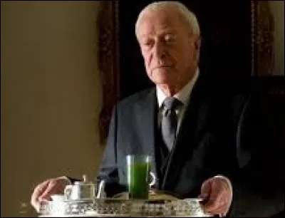 Au service de qui Alfred Pennyworth est-il ?