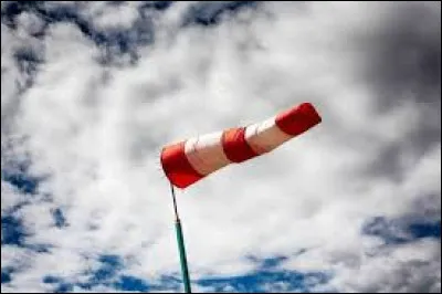 Quelle échelle comportant 13 degrés mesure la vitesse moyenne du vent ?