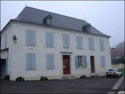Commune de Nouvelle-Aquitaine, dans l'arrondissement d'Oloron-Sainte-Marie, Castelnau-Comblong se situe dans le d&eacute;partement ...