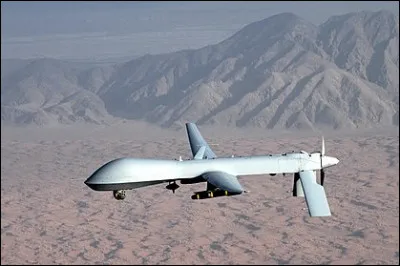 Parfait. J'ai besoin d'un drone qui puisse lancer des missiles et prendre des images de combats, un candidat parmi vous ?