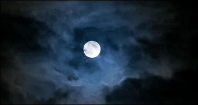 "Le Voyage dans la Lune" est un court-métrage réalisé par Georges Mélies.