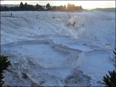 Tout le monde a entendu parler du mythe de Jason qui partit, avec les Argonautes, chercher la Toison d'Or en Colchide. L'antique Province de Colchide s'étend sur une partie de la Turquie actuelle et de l'un de ses pays limitrophes. Lequel ?
