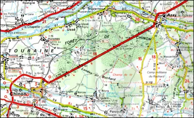 Cet extrait de la carte de Chinon est publié par ?