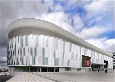 Quelle est la plus grande salle de spectacle d'Europe avec ses 40 000 places ?