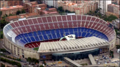 Quel est le plus grand stade d'Europe avec ses 99 354 places ?