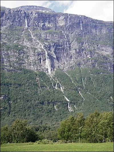 Quelle est la plus haute chute d'eau d'Europe avec ses 860 m ?
