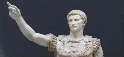 En 46 avant notre ère, l'empereur Jules César décida que le 1er janvier serait le Jour de l'An, à quel dieu ou héros ce mois doit-il son nom ?