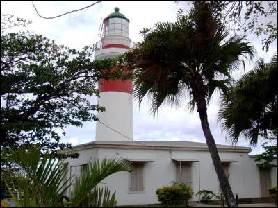 Puis, vous vous dirigez vers notre lieu de vie. Nous sommes bas&eacute;s dans un phare. Ici, dans quel d&eacute;partement ce phare est-il implant&eacute; ?