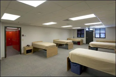 Voici le dortoir, comment s'appelle la pi&egrave;ce qui est &agrave; c&ocirc;t&eacute; ?