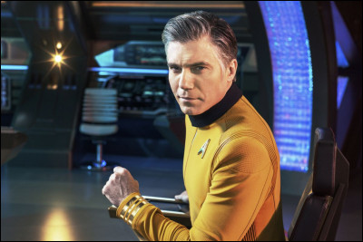 Dans la série télévisée "Star Trek", quel est le nom du commandant du vaisseau spatial "Enterprise" ?