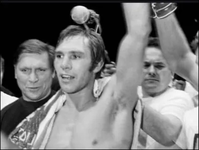 Il a marqué dans les années soixante dix l'histoire de la boxe française par ses titres de champion d'Europe et ses combats mythiques contre l'Argentin Carlos Monzon. Qui est cette grande légende de la boxe qui vient de livrer son dernier round contre la maladie ?