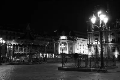 Qui a réalisé le film ''Les Lumières de la ville'' ?