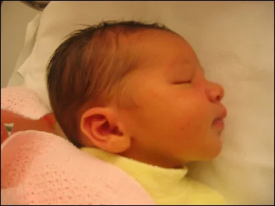 Quelle maladie traite-t-on à l'aide de la lumière bleue chez le nourrisson ?