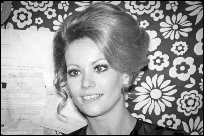 Claudine Auger, morte le 18 décembre 2019, avait joué dans. dans "Le Masque de fer" avec Jean Marais, puis a été choisie par Terence Young pour jouer aux côtés de Sean Connery : de quel "James Bond" s'agit-il ?