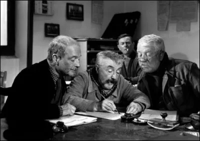 - Eh bien, méfiez-vous. Parce que si j'vous revois, moi, j'vous écrase. Et puis, j'n'ai pas d'temps à perdre : il faut que j'aille jusqu'à Aizenay.
- Si vous y allez aussi vite que j'vous emmerde, pour une fois, vous serez en avance sur l'horaire.