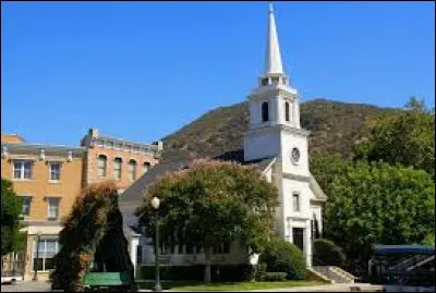 Quelle série se déroule à Rosewood ?