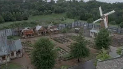 Quelle série se passe en partie à Alexandria, en Virginie, près de Washington DC ?