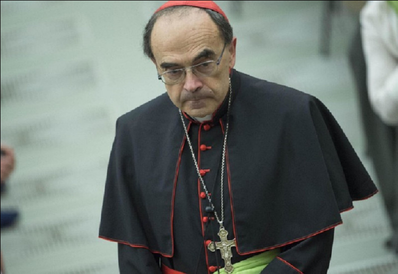 Philippe Barbarin propose sa démission au Pape (qui la refuse) suite à des affaires de non-dénonciation d'abus sexuels. Quelle fonction exerçait-il ?
