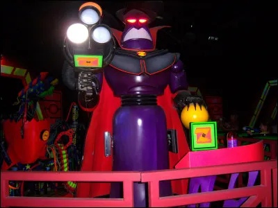 Comment s'appelle l'ennemi juré de Buzz l'Éclair ?