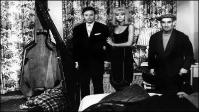 Plus t'as de pognon, moins t'a de principes. L'oseille, c'est la gangrène de l'âme.