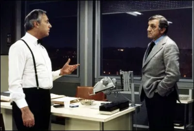 Je ne me souviens plus qui a dit : on cesse d'être en sécurité dès qu'on passe la porte d'un commissariat. Avec vous, composer le numéro de la police donne déjà la chair de poule.