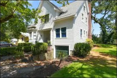 Dans quelle petite ville de l'État de Washington Bella Swan rejoint-elle son père ?