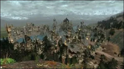 Quelle est l'ancienne capitale du Gondor, où se trouvait la Citadelle des Étoiles ?