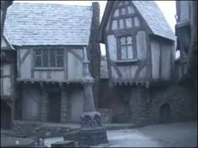 Dans quelle ville à l'est de la Comté se trouve l'auberge du Poney Fringant ?