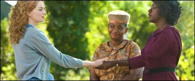 Un film de 2011 qui dure 2 heures 26 minutes.Quel est ce film dramatique de Tate Taylor avec Emma Stone, Jessica Chastain, Viola Davis, Octavia Spencer, Bryce Dallas Howard, ... ?