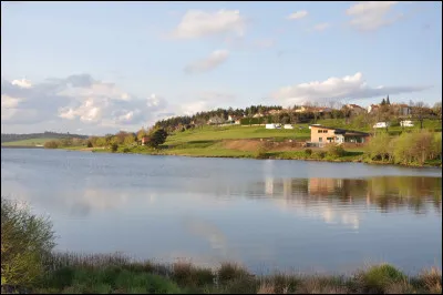 Quel est le plus grand lac du département français de la Lozère ?