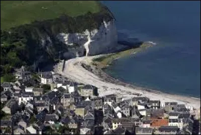 Je vous propose une balade en Normandie, à Yport. C'est une commune située dans le département ...