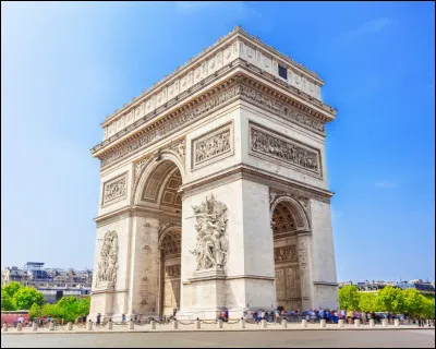 Qui a ordonné la construction de l'Arc de Triomphe en 1806 ?