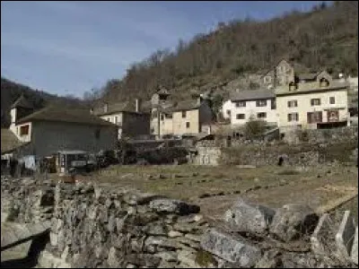Village Lozérien, Saint-Léger-de-Peyre se situe en région ...