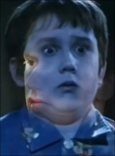 A présent, trouvez les deux personnages de la photo.