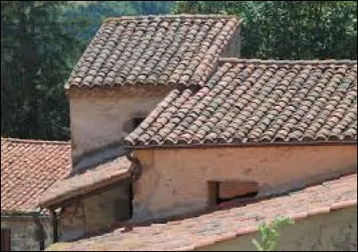 Le couvreur qui est sur mon toit doit "sonner la gaufre". Que va-t-il bien faire ?