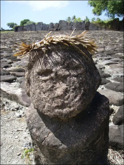 Patrimoine : l'île de Taputapuatea héberge beaucoup de vestiges de la civilisation maorie qui régnait depuis la Nouvelle-Zélande jusqu'au Pérou. Elle se trouve dans un territoire français d'outre-mer, lequel ?