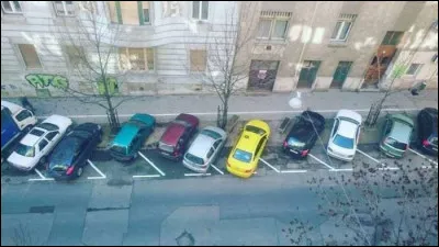 En médecine, quel nom porte le larmoiement persistant avec écoulement des larmes le long de la joue ?