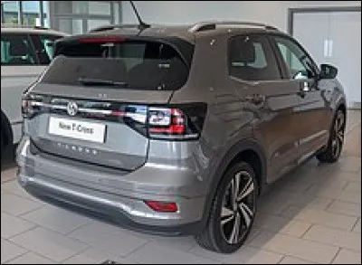 Volkswagen a aussi réalisé un concept découvrable (pas sur la photo). Le T-Cross est né en étant inspiré de ce concept. Comment se nomme-t-il ?