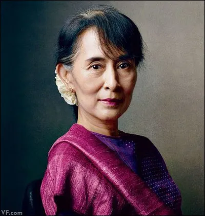 Aung San Suu Kyi est l'une des opposantes les plus farouches à la dictature militaire de son pays :
