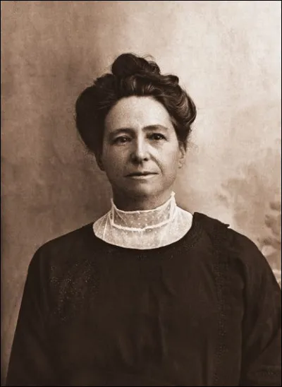 Qui est cette grande voyageuse, chanteuse d'opéra, écrivaine et orientaliste, première européenne à entrer dans la cité interdite de Lhassa, au Tibet, en 1924 ?