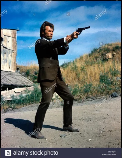 Quel est le titre du film qui a permis à Clint Eastwood d'accéder au rang de superstar ?