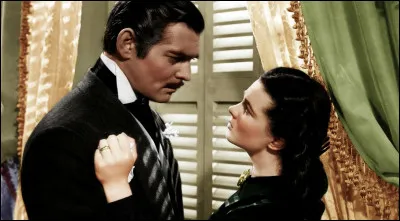 "Autant en emporte le vent", roman écrit par Margaret Mitchell, a donné lieu à une adaptation cinématographique, avec dans les rôles principaux, Clark Gable et Vivien Leigh : quel cinéaste en est le réalisateur ?