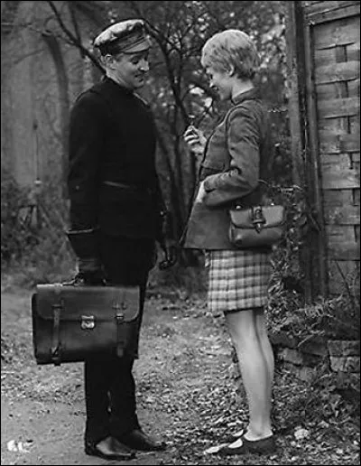 "Fahrenheit 451" est un film de science-fiction réalisé par François Truffaut en 1966, avec Oskar Werner et Julie Christie ; il est l'adaptation du roman éponyme. Qui est l'auteur de ce roman ?