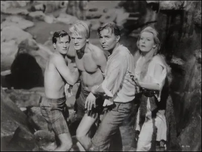 "Voyage au centre de la Terre" est un roman de Jules Verne paru en 1864 : dans le film américain réalisé en 1959, quel acteur incarne le professeur Lindenbrook ?