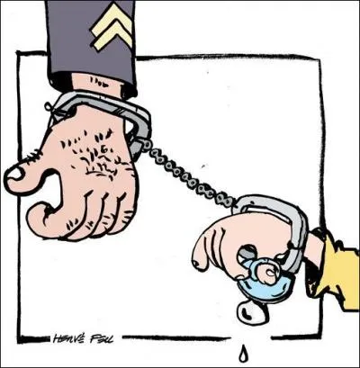 Anne, 14 ans, a t place en garde  vue en pyjama. De quoi l'accusaient les policiers?